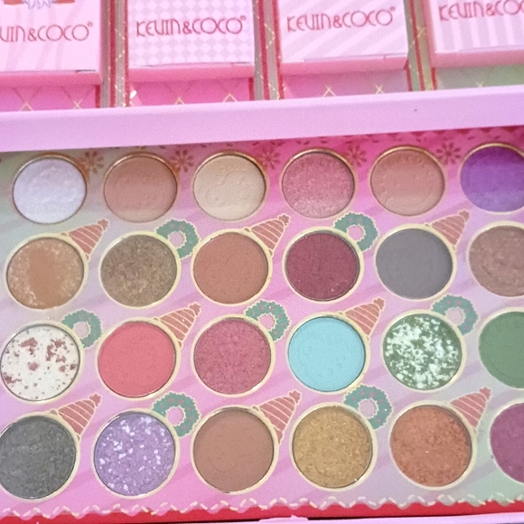 Kevin and coco makeup box - Picture 2 of 3